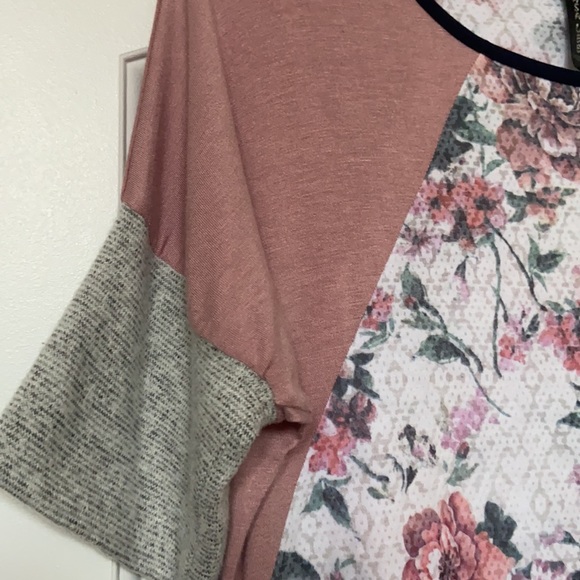 Floral printed tunic in size M - Picture 3 of 5